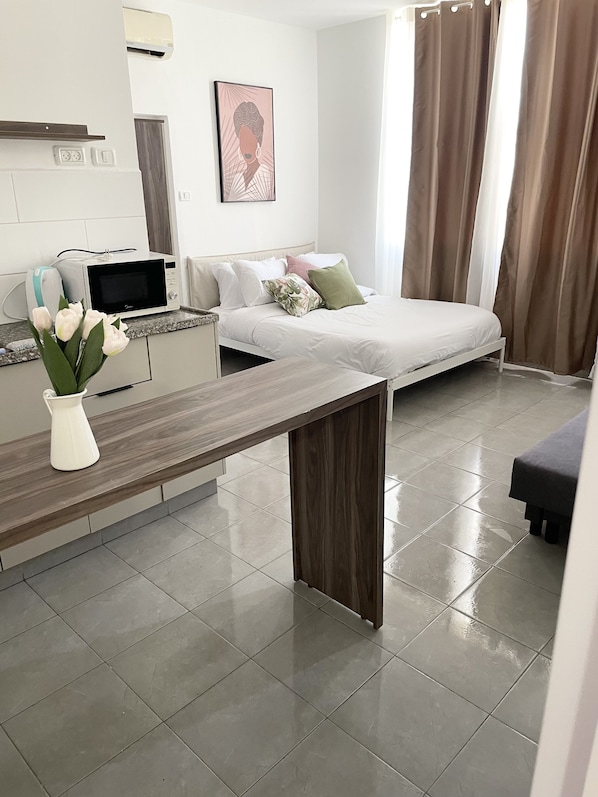 City Penthouse (Unit 12) | Individually decorated, individually furnished, desk, iron/ironing board