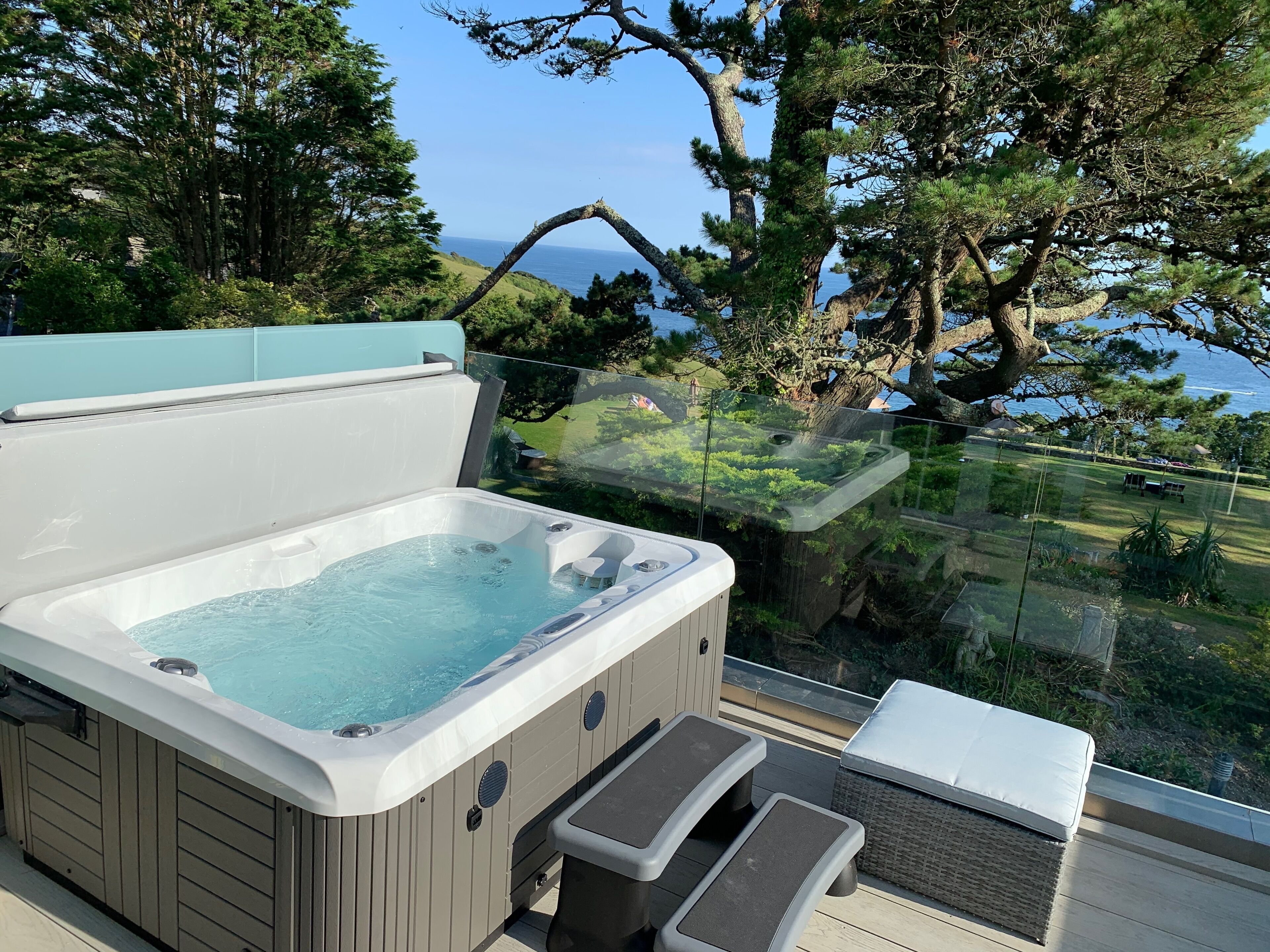 Premium bedding, in-room safe, desk, soundproofing