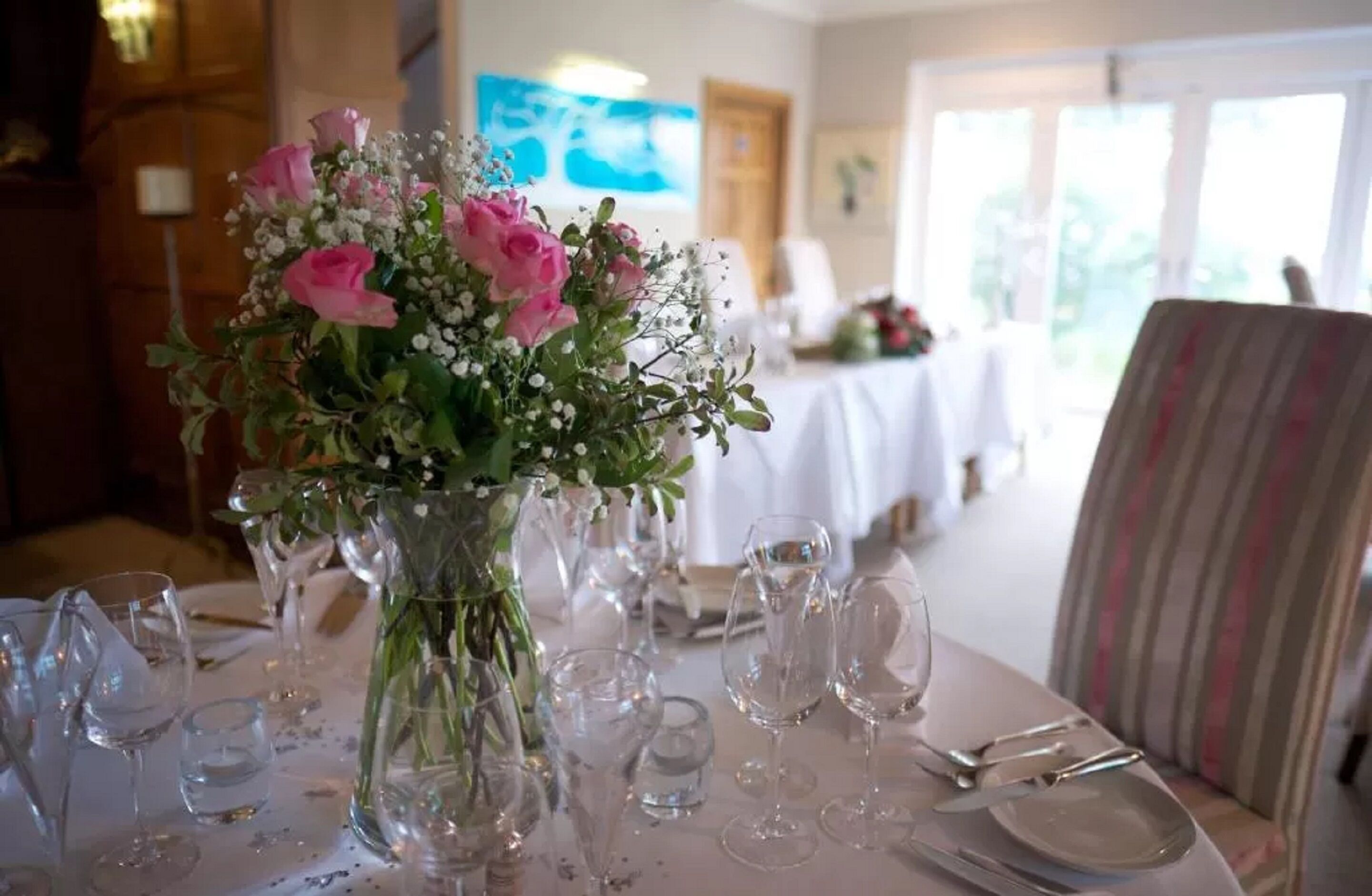 2 restaurants, lunch, dinner served; british cuisine