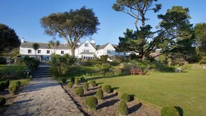 Front of property - Talland Bay Hotel (Looe)