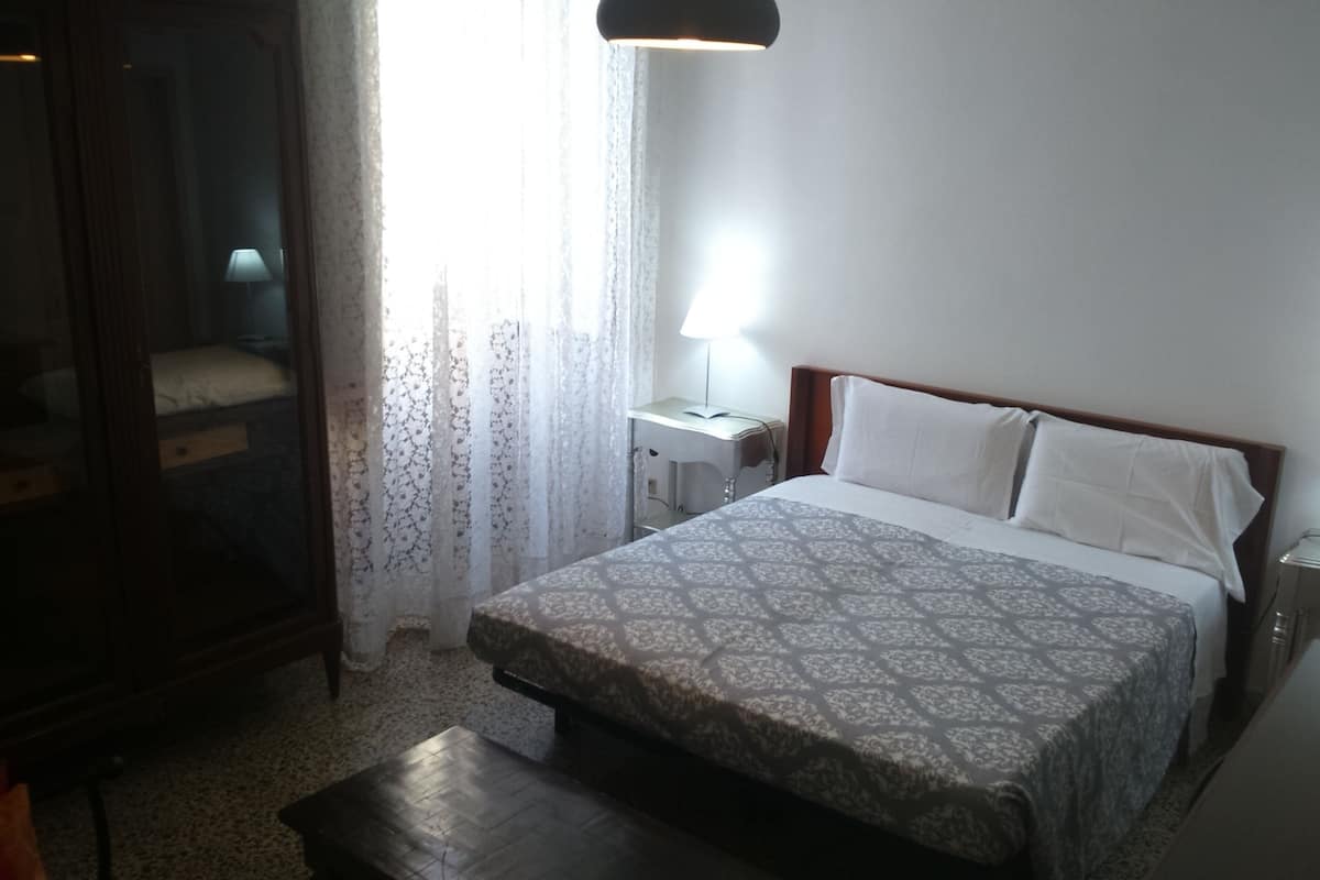 Cribs (surcharge), WiFi (free)