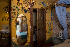 Double Room, Vineyard View | Bathroom | Shower, free toiletries, hair dryer, towels