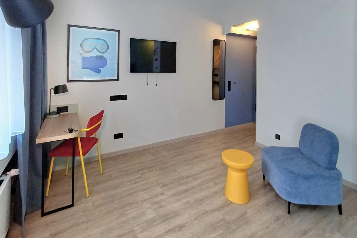 Quarto premium, 1 cama King | 1 quarto, roupas de cama antialƩrgicas, cofres nos quartos, escrivaninha