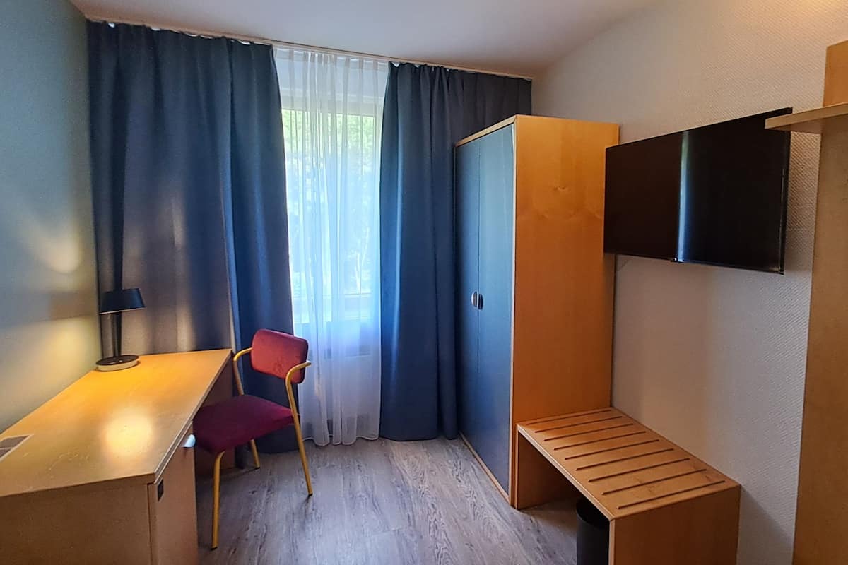 Quarto standard, 1 cama de solteiro | 1 quarto, roupas de cama antialƩrgicas, cofres nos quartos, escrivaninha