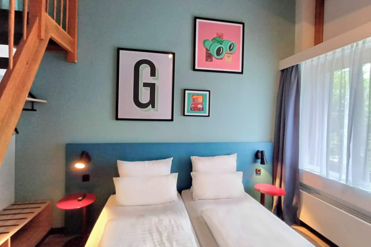 Quarto standard, 2 camas de solteiro | 1 quarto, roupas de cama antialƩrgicas, cofres nos quartos, escrivaninha