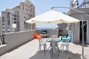 Deluxe Apartment, 1 Bedroom, Kitchen, City View | Terrace/patio