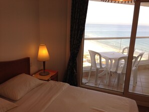 1 bedroom, soundproofing, iron/ironing board, free rollaway beds - Isralux Apartmets (Bat Yam)