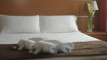 Cortinas blackout, tabla de planchar con plancha y cunas gratuitas