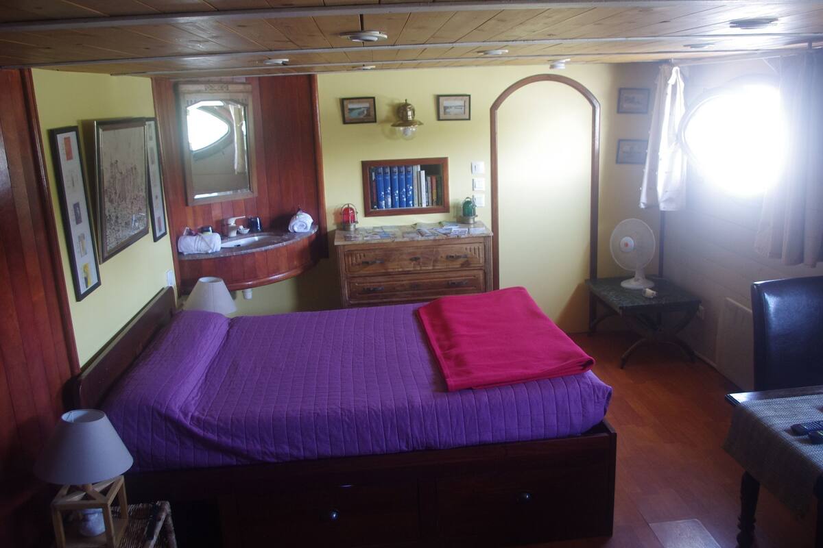 Standard Double Room, Private Bathroom (La Chambre du Capitaine )