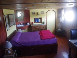 Habitación doble estándar, baño privado (La Chambre du Capitaine )