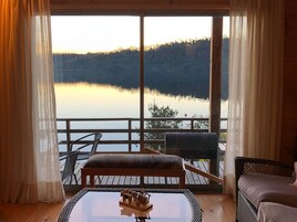 Flat-screen TV, table tennis