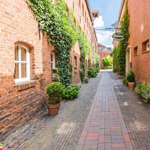 Front of property - Romantik Hotel Reichshof (Norden)