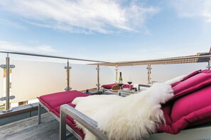 Luxury Studio Suite, Jetted Tub | Premium bedding, free minibar items, in-room safe - Tides Boutique Hotel (Norden)