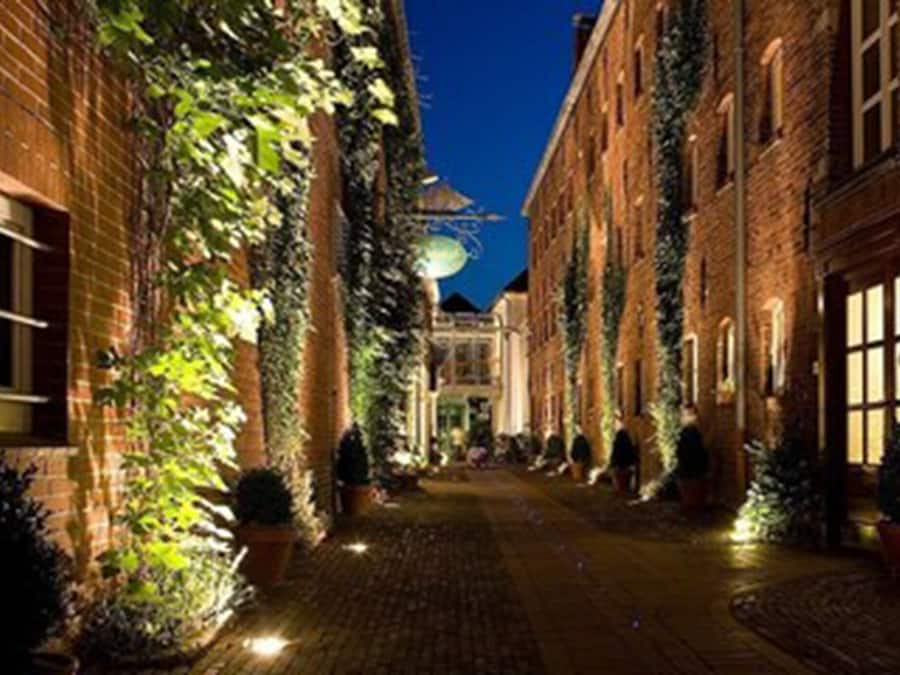 Fachada de la propiedad por la tarde o noche