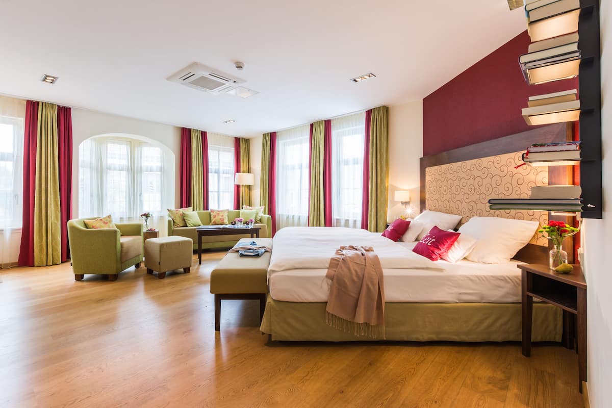 loft, hot tub | 1 bedroom, premium bedding, free minibar items, in-room safe