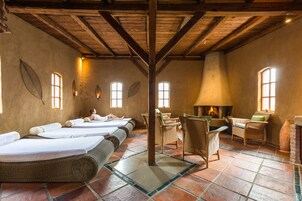 Sauna, hot tub, steam room