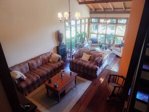 Luxury House, 4 Bedrooms | Living room