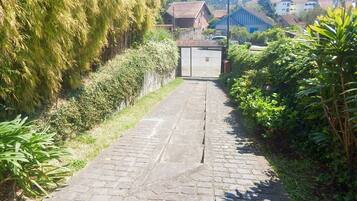 Pintu masuk hartanah