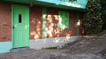 Pintu masuk properti