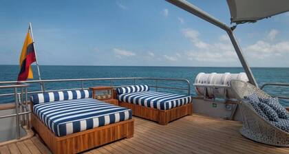 Majestic Galapagos Cruise