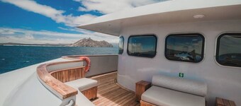 Majestic Galapagos Cruise