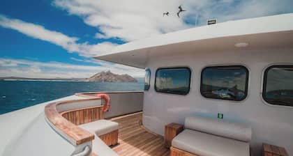 Majestic Galapagos Cruise