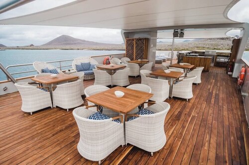 Majestic Galapagos Cruise