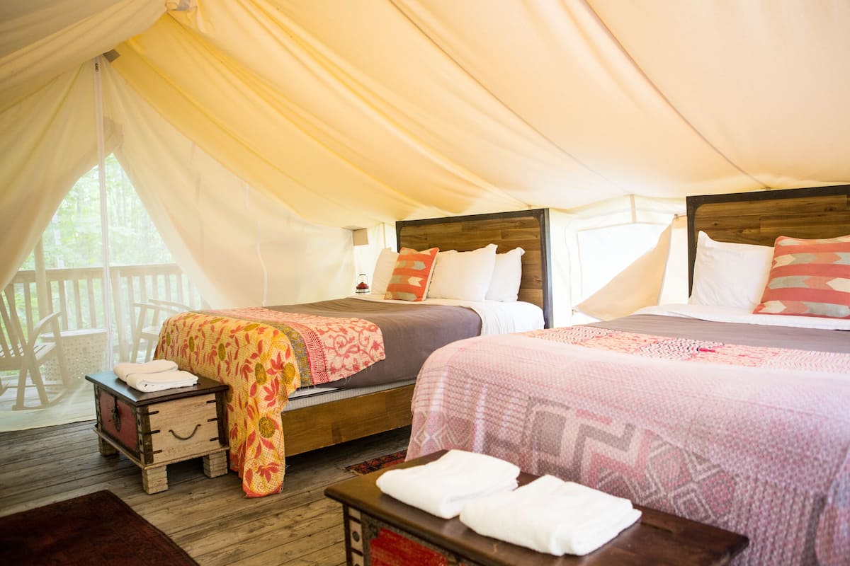 Double Queen | Hypo-allergenic bedding, desk, laptop workspace, free cots/infant beds