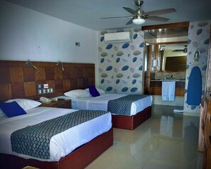 Habitación de lujo, 2 camas Queen size | Escritorio y espacio para trabajar con laptop 