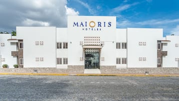Vista frontal de la propiedad