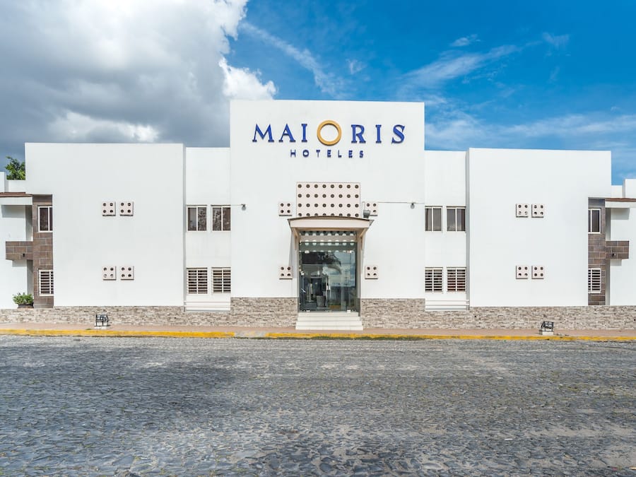 Vista frontal de la propiedad