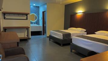 Habitación de lujo, 2 camas Queen size | Escritorio y espacio para trabajar con laptop