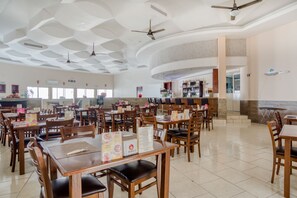 Se sirven desayunos, comidas y cenas