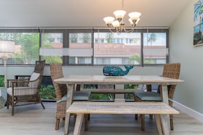 Courtyard Condo | In-room dining