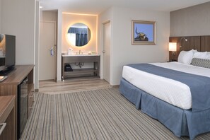 Rom, 1 kingsize-seng | Sengetøy av topp kvalitet, safe på rommet og skrivebord