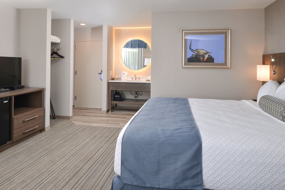 Habitación, 1 cama King size | Ropa de cama de alta calidad y caja de seguridad en la habitación