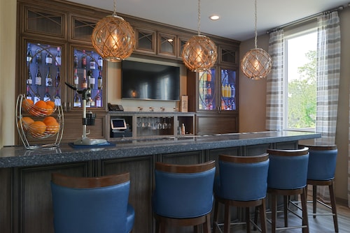 Anchored Inn at Hidden Harbour Marina