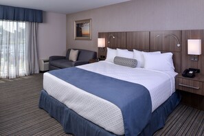 Sängtillbehör av högsta kvalitet och värdeförvaringsskåp på rummet