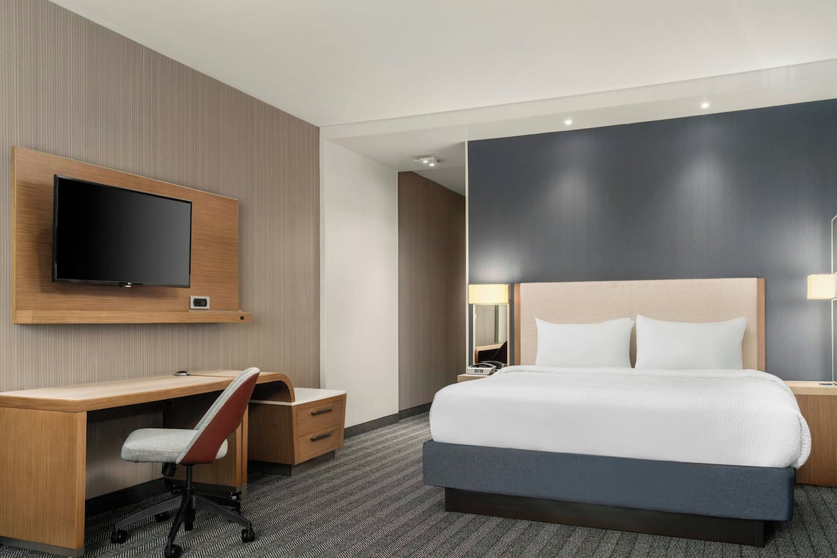 Desk, iron/ironing board, free WiFi, bed sheets