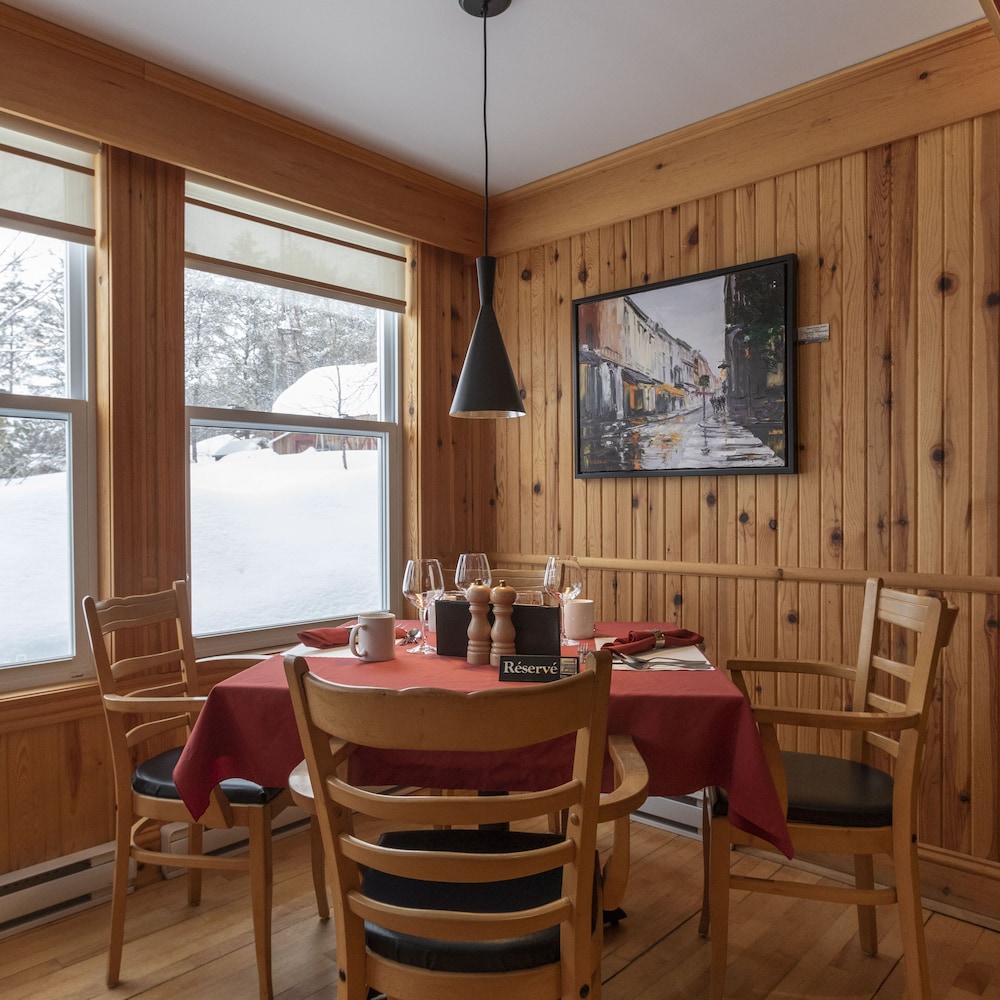 Auberge La Coulée Douce by null