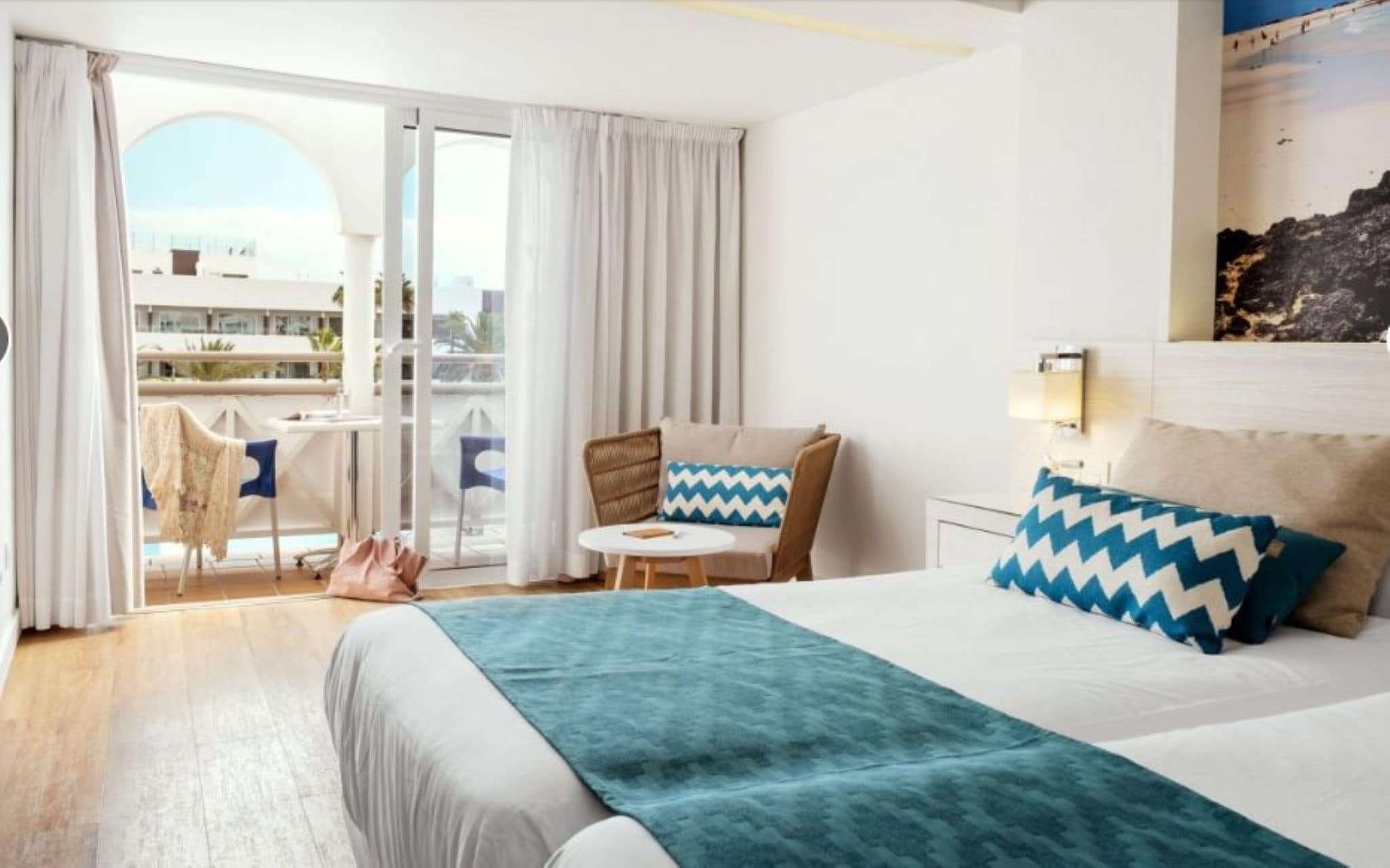 In-room safe, desk, laptop workspace, soundproofing