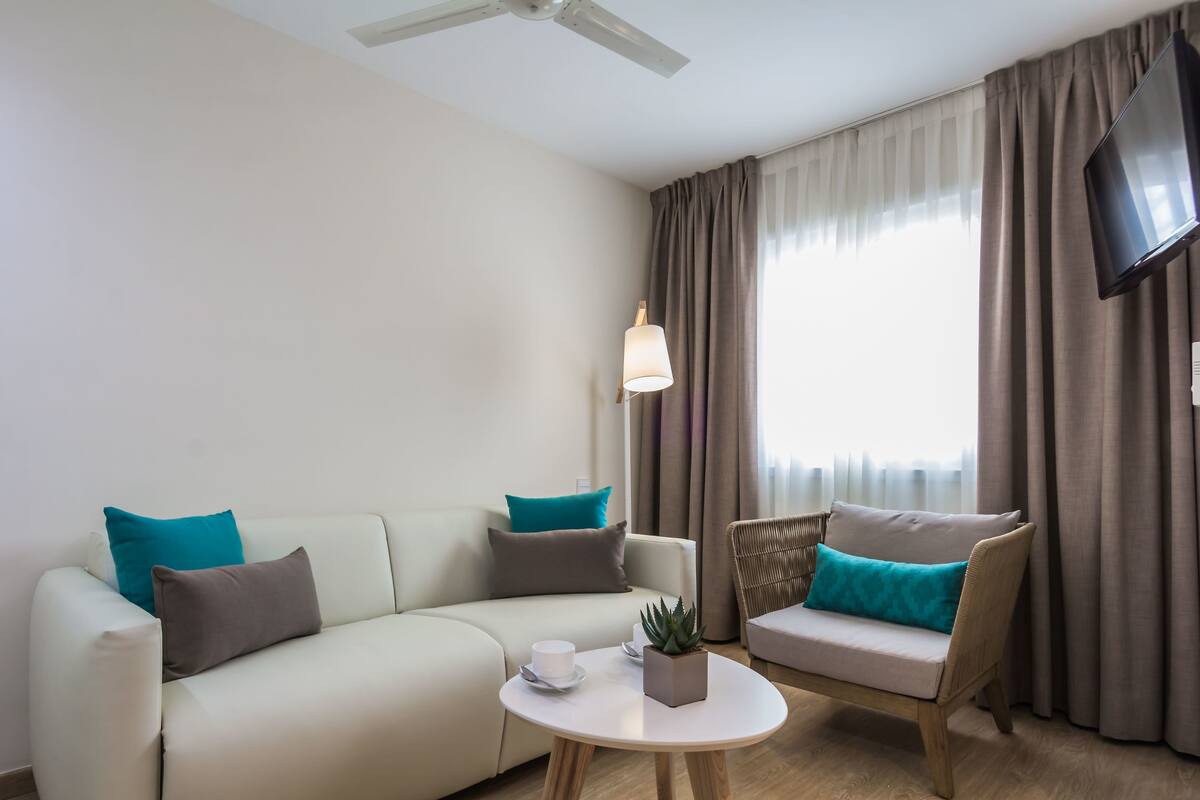 1 bedroom, in-room safe, individually decorated, individually furnished