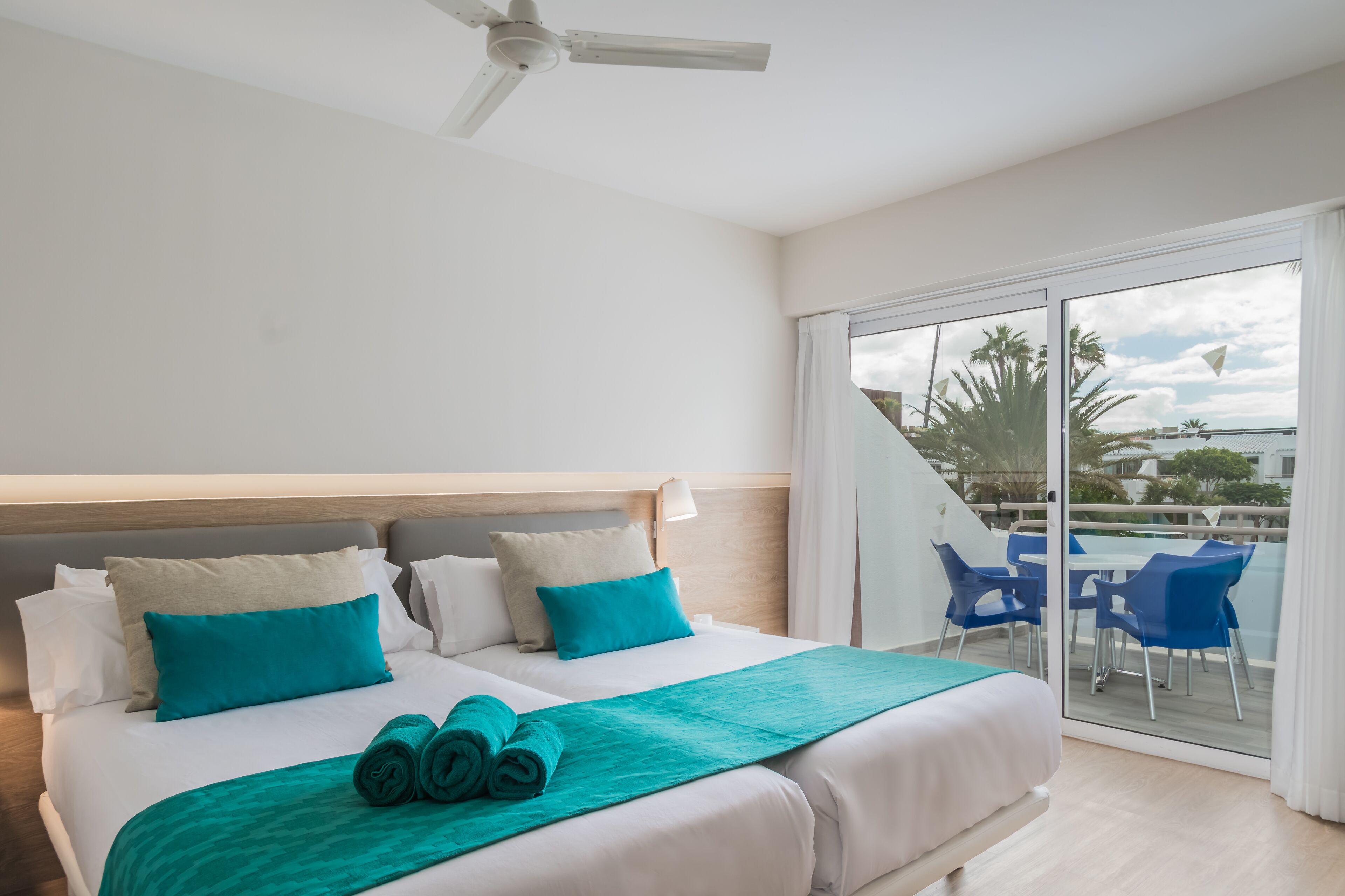 In-room safe, desk, laptop workspace, soundproofing