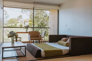 In-room safe, desk, laptop workspace, blackout drapes - Travelers Rio Verde Living Suites (Rionegro)