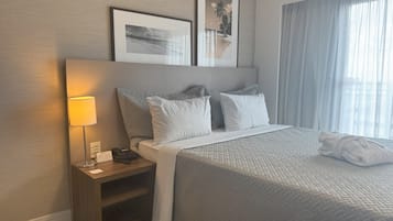 Suíte superior, 1 cama Queen | Roupas de cama antialérgicas, frigobar, cofres nos quartos, escrivaninha