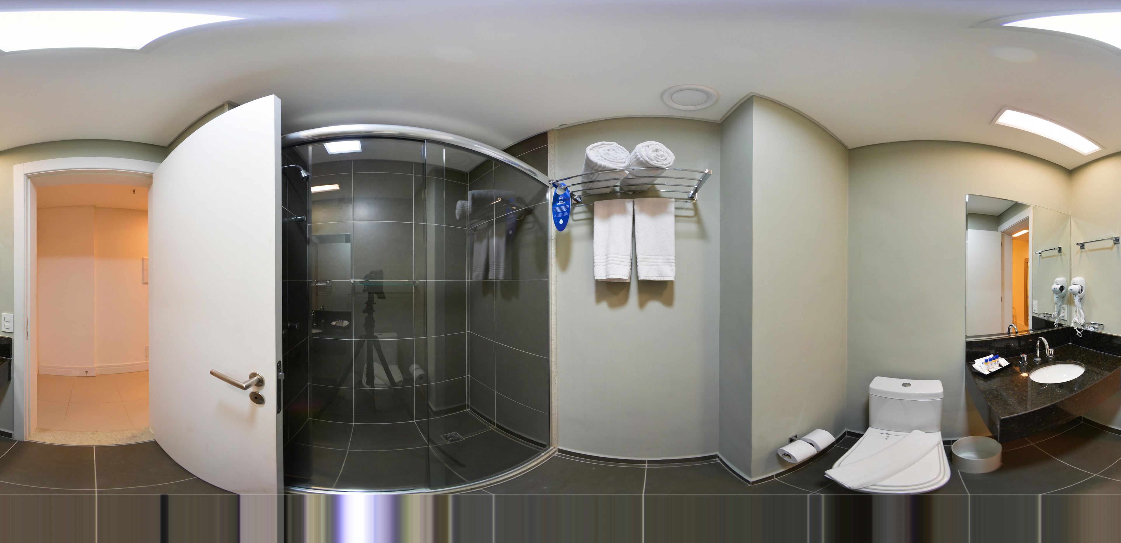 淋浴设施、免费洗浴用品、吹风机、毛巾