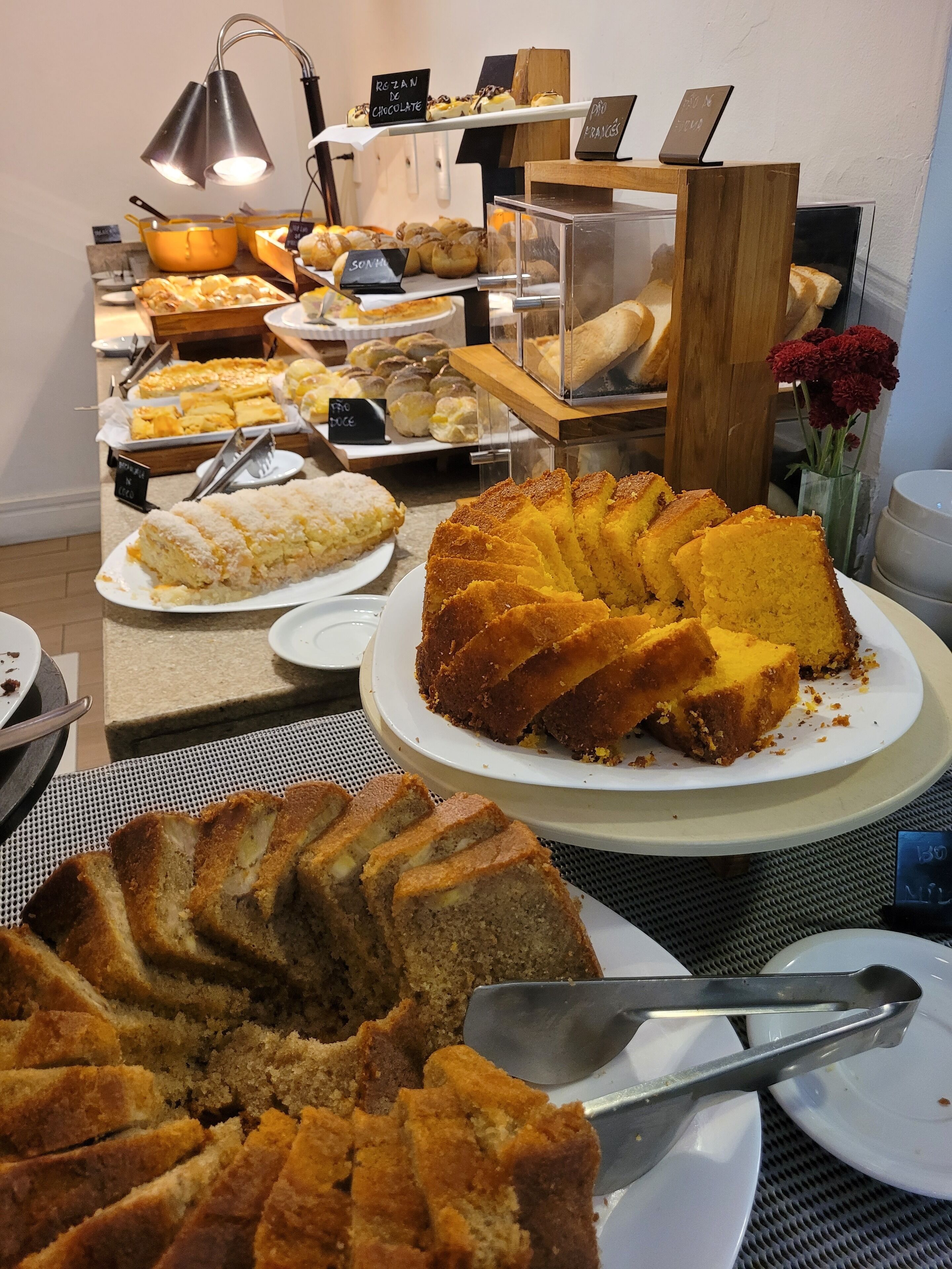 free daily full breakfast