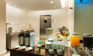 Free daily full breakfast - Matiz Multi Suítes (Duque de Caxias)