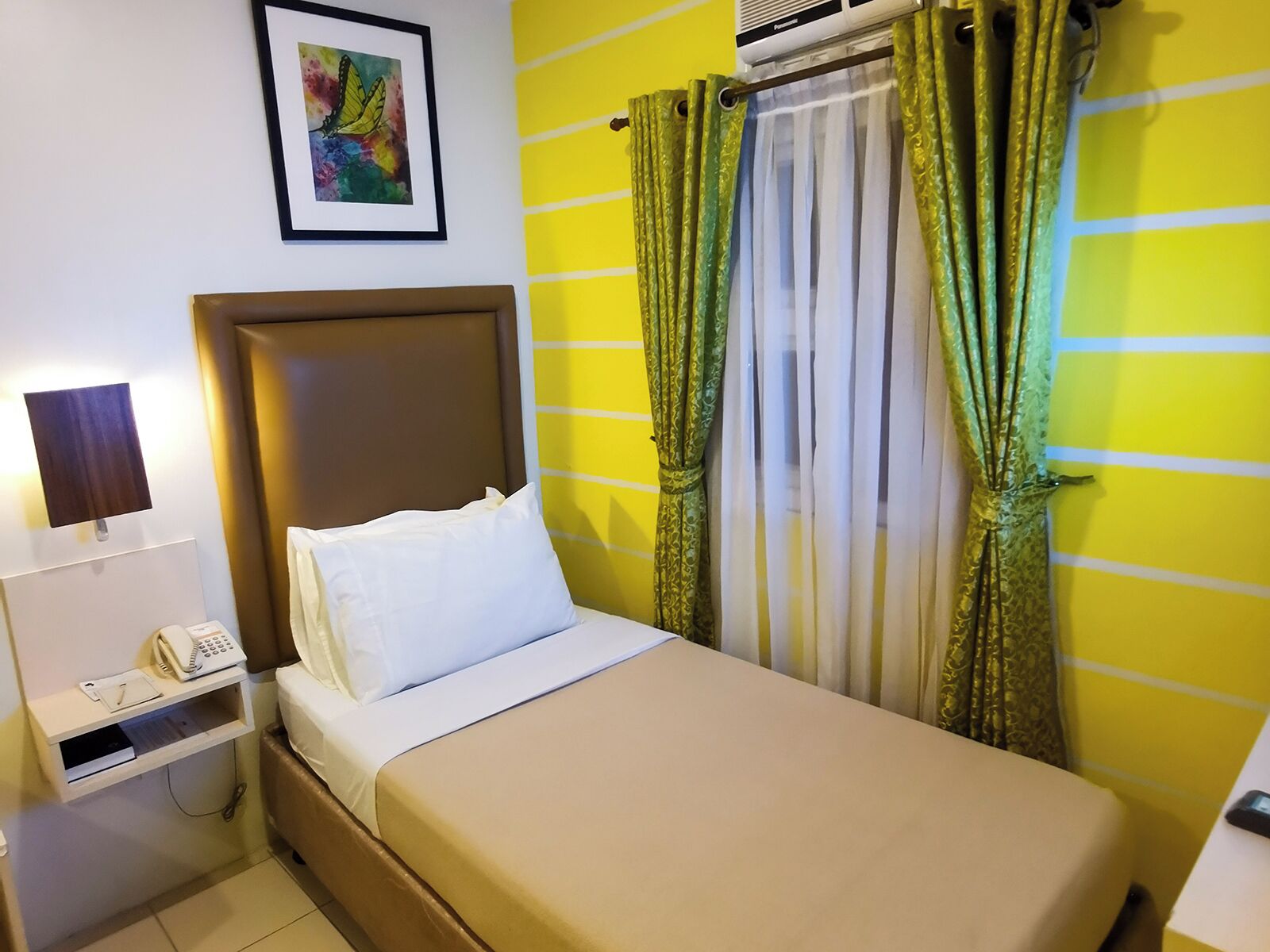 deluxe single room | free wifi, bed sheets