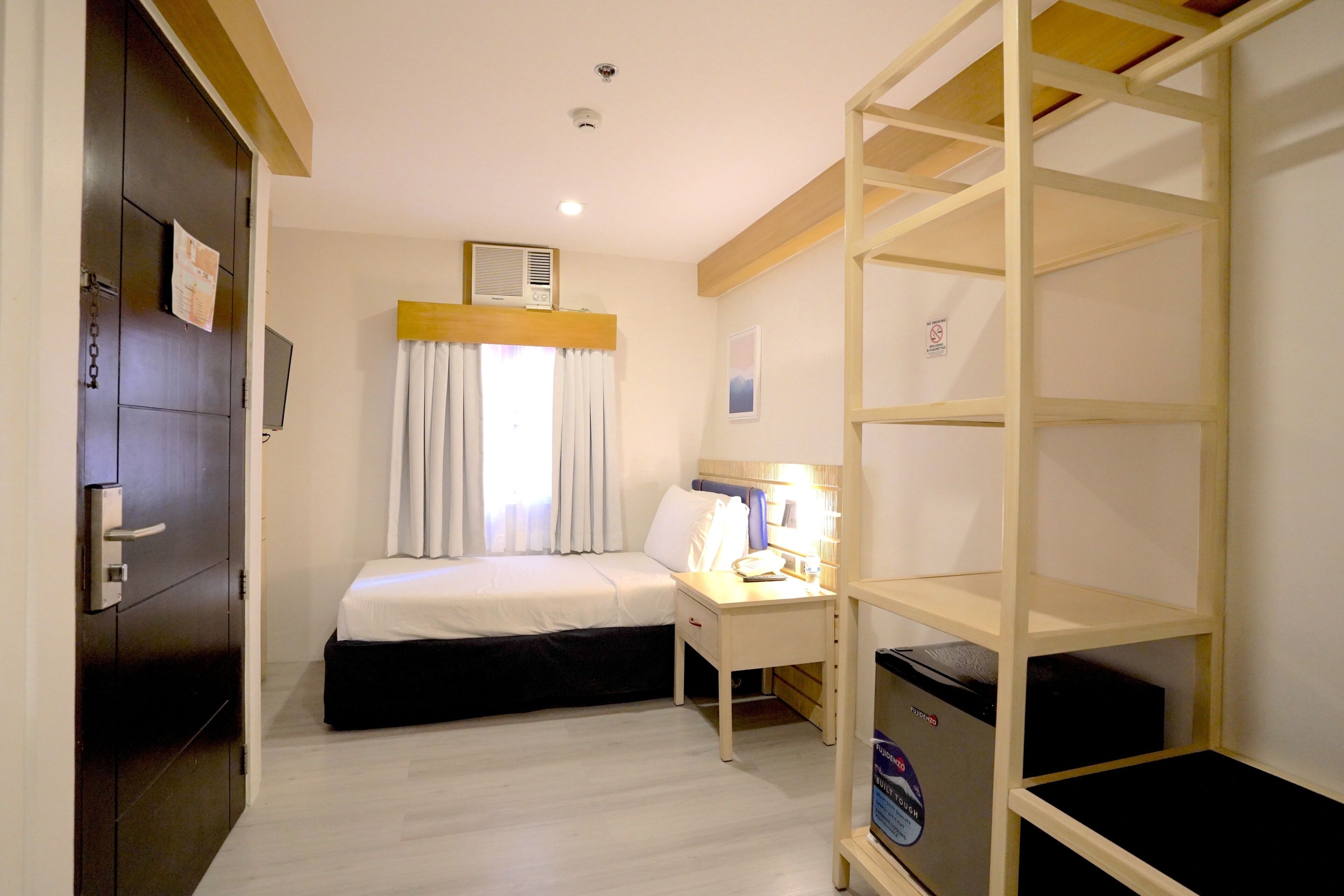 Premier Single Room | Free WiFi, bed sheets